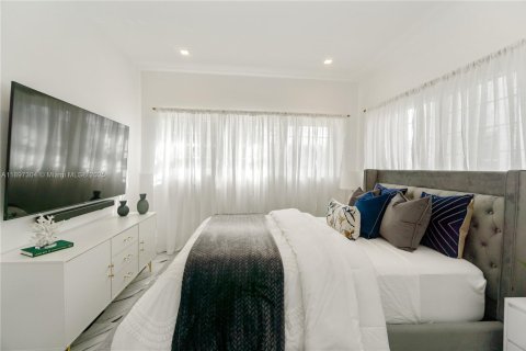Casa en alquiler en Miami Beach, Florida, 3 dormitorios, 185.8 m2 № 1949618 - foto 14