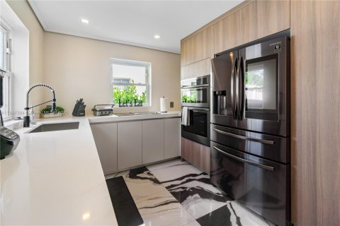 Casa en alquiler en Miami Beach, Florida, 3 dormitorios, 185.8 m2 № 1949618 - foto 7