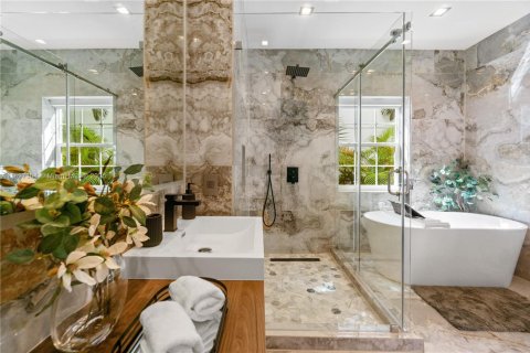 Casa en alquiler en Miami Beach, Florida, 3 dormitorios, 185.8 m2 № 1949618 - foto 12