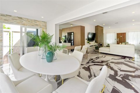 Casa en alquiler en Miami Beach, Florida, 3 dormitorios, 185.8 m2 № 1949618 - foto 9