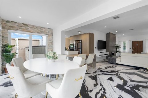 Villa ou maison à louer à Miami Beach, Floride: 3 chambres, 185.8 m2 № 1949618 - photo 19