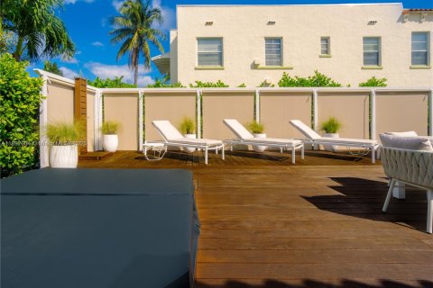 Casa en alquiler en Miami Beach, Florida, 3 dormitorios, 185.8 m2 № 1949618 - foto 18