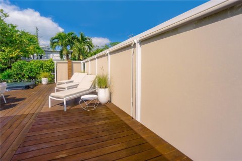 Casa en alquiler en Miami Beach, Florida, 3 dormitorios, 185.8 m2 № 1949618 - foto 17