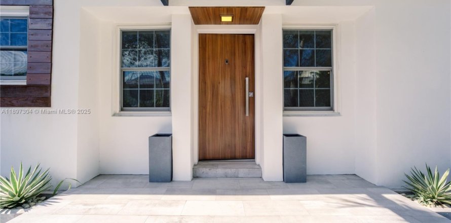 Casa en Miami Beach, Florida 3 dormitorios, 185.8 m2 № 1949618