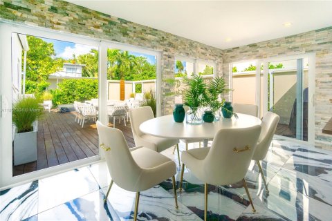 Casa en alquiler en Miami Beach, Florida, 3 dormitorios, 185.8 m2 № 1949618 - foto 8
