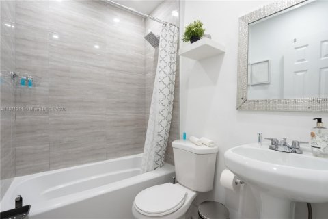 Купить виллу или дом в Майами, Флорида 4 спальни, 180.42м2, № 1920267 - фото 11