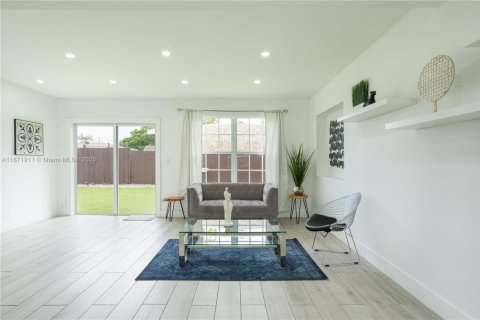 Купить виллу или дом в Майами, Флорида 4 спальни, 180.42м2, № 1920267 - фото 16