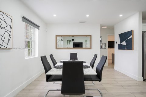 Купить виллу или дом в Майами, Флорида 4 спальни, 180.42м2, № 1920267 - фото 25