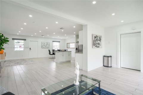 Купить виллу или дом в Майами, Флорида 4 спальни, 180.42м2, № 1920267 - фото 14