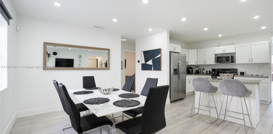 Дом в Майами, Флорида 4 спальни, 180.42м2 № 1920267