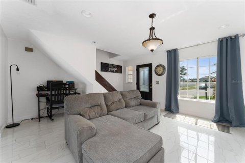 House in Orlando, Florida 4 bedrooms, 135.36 sq.m. № 1747747 - photo 4