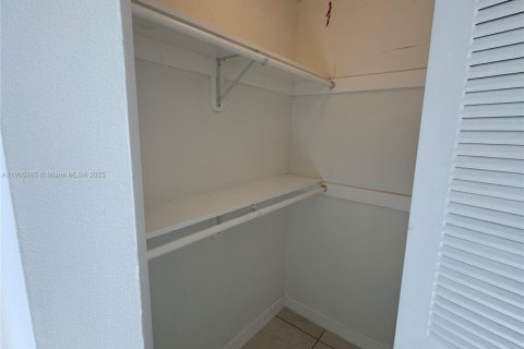 Купить кондоминиум в Майами, Флорида 2 спальни, 79.8м2, № 1956364 - фото 15