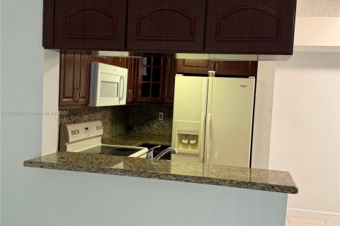 Condominio en venta en Miami, Florida, 2 dormitorios, 79.8 m2 № 1956364 - foto 9