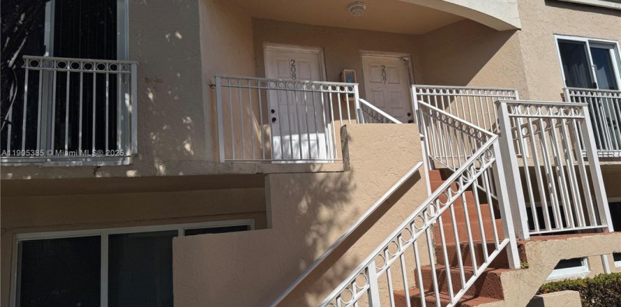 Condominio en Miami, Florida, 2 dormitorios  № 1956364