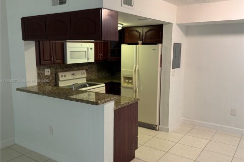 Condominio en venta en Miami, Florida, 2 dormitorios, 79.8 m2 № 1956364 - foto 11