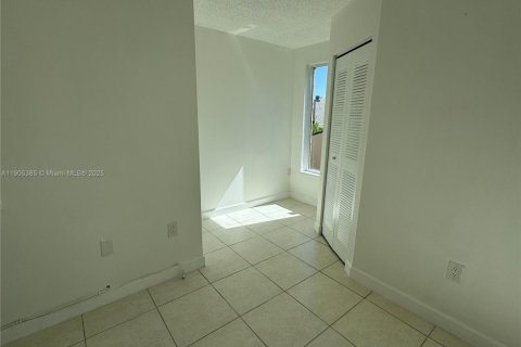 Condominio en venta en Miami, Florida, 2 dormitorios, 79.8 m2 № 1956364 - foto 16