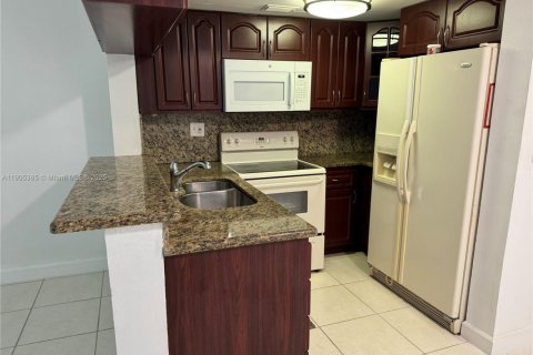 Condominio en venta en Miami, Florida, 2 dormitorios, 79.8 m2 № 1956364 - foto 10