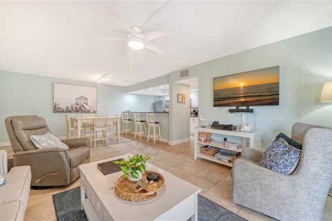 Condo in Longboat Key, Florida, 2 bedrooms  № 2118980 - photo 12