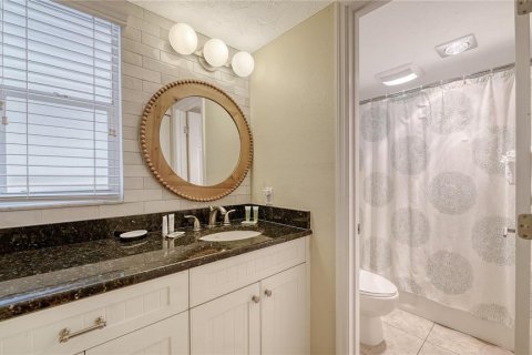 Condo in Longboat Key, Florida, 2 bedrooms  № 2118980 - photo 20