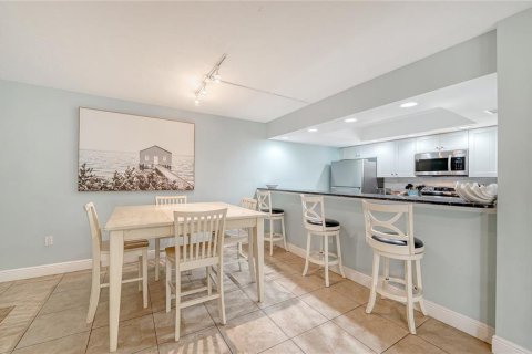 Condo in Longboat Key, Florida, 2 bedrooms  № 2118980 - photo 13
