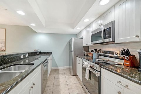 Condo in Longboat Key, Florida, 2 bedrooms  № 2118980 - photo 15