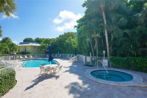Condo in Longboat Key, Florida, 2 bedrooms  № 2118980 - photo 27