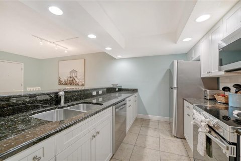 Condo in Longboat Key, Florida, 2 bedrooms  № 2118980 - photo 16