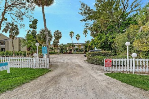 Condo in Longboat Key, Florida, 2 bedrooms  № 2118980 - photo 3