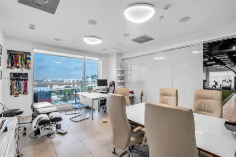 Commercial property in Miami, Florida № 1748787 - photo 7
