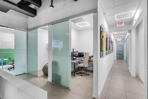 Commercial property in Miami, Florida № 1748787 - photo 13