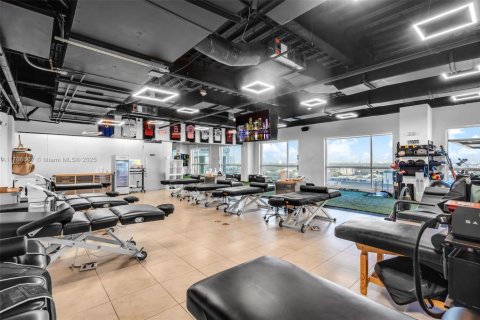 Commercial property in Miami, Florida № 1748787 - photo 1