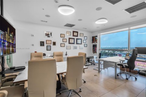 Commercial property in Miami, Florida № 1748787 - photo 8