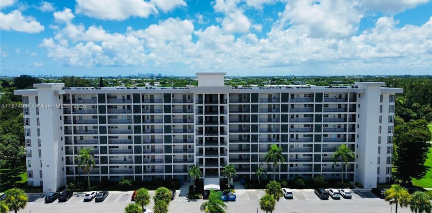 Condominio en Pompano Beach, Florida, 2 dormitorios № 1932402