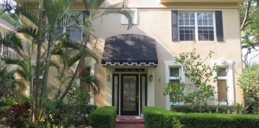 House in Tampa, Florida 4 bedrooms, 256.97 sq.m. № 2209928
