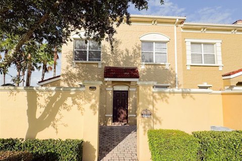 Adosado en venta en Davenport, Florida, 4 dormitorios, 181.16 m2 № 1774641 - foto 1