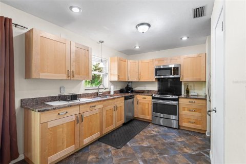 Casa en venta en Gainesville, Florida, 3 dormitorios, 238.2 m2 № 1802942 - foto 9