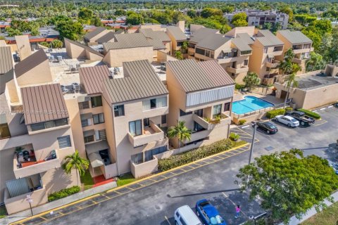 Condo in Miami, Florida, 2 bedrooms № 2079407 - photo 22