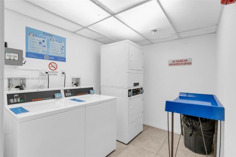 Condo in Miami, Florida, 2 bedrooms № 2079407 - photo 19