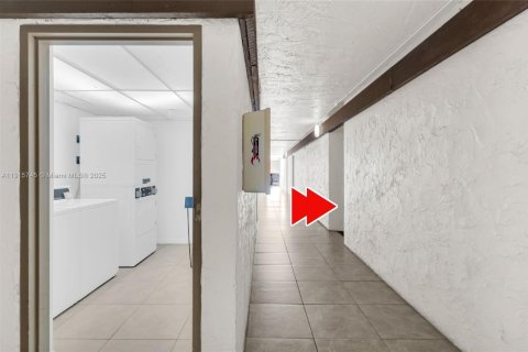 Condo in Miami, Florida, 2 bedrooms № 2079407 - photo 18