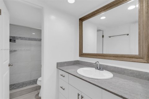 Condo in Miami, Florida, 2 bedrooms № 2079407 - photo 12