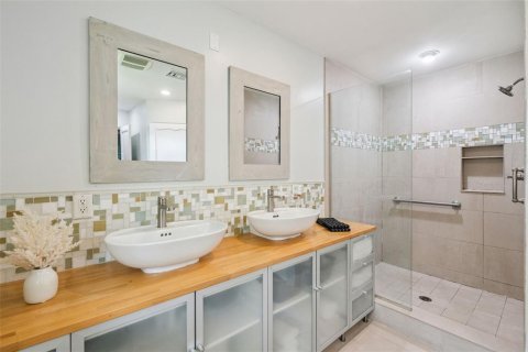 Casa en venta en Eustis, Florida, 4 dormitorios, 373.37 m2 № 2354510 - foto 12