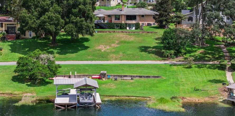 Casa en Eustis, Florida 4 dormitorios, 373.37 m2 № 2354510