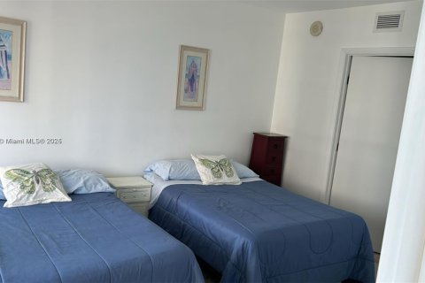 Copropriété à louer à Hallandale Beach, Floride: 2 chambres, 135.45 m2 № 1936556 - photo 24