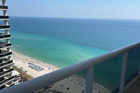 Copropriété à louer à Hallandale Beach, Floride: 2 chambres, 135.45 m2 № 1936556 - photo 4