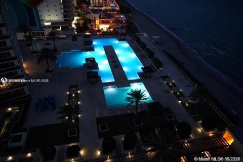 Copropriété à louer à Hallandale Beach, Floride: 2 chambres, 135.45 m2 № 1936556 - photo 7