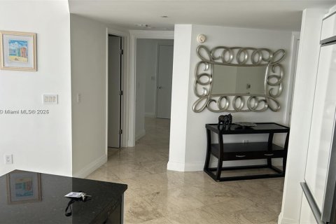 Copropriété à louer à Hallandale Beach, Floride: 2 chambres, 135.45 m2 № 1936556 - photo 17