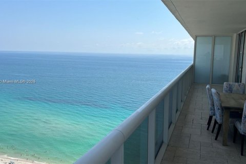Copropriété à louer à Hallandale Beach, Floride: 2 chambres, 135.45 m2 № 1936556 - photo 3