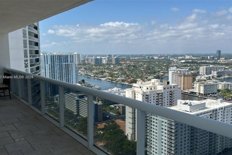 Copropriété à louer à Hallandale Beach, Floride: 2 chambres, 135.45 m2 № 1936556 - photo 5