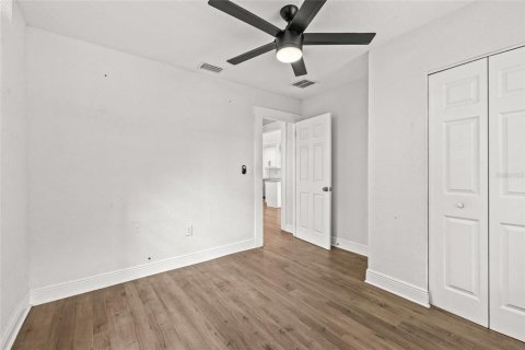 House in Tampa, Florida 2 bedrooms, 85.1 sq.m. № 2198330 - photo 23