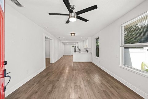 House in Tampa, Florida 2 bedrooms, 85.1 sq.m. № 2198330 - photo 9